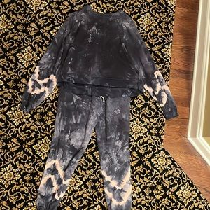 Sweatshirt and sweatpants set